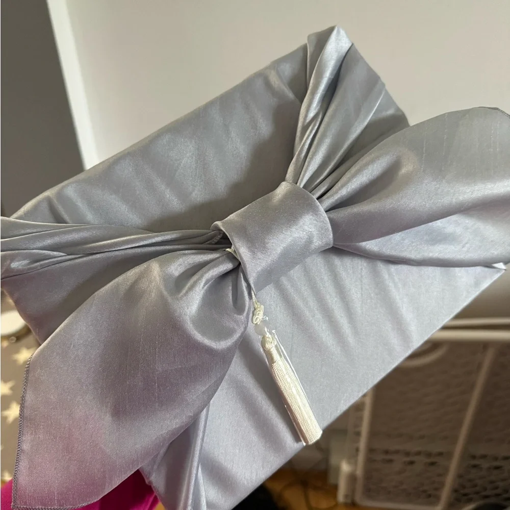 Skincare Cleanser & Exfoliant Set with White and Gold Packaging - Picture 4 of 4